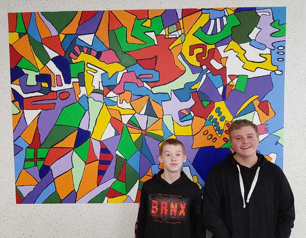 großes Wandbild mit Schülern großes Wandbild mit Schülern